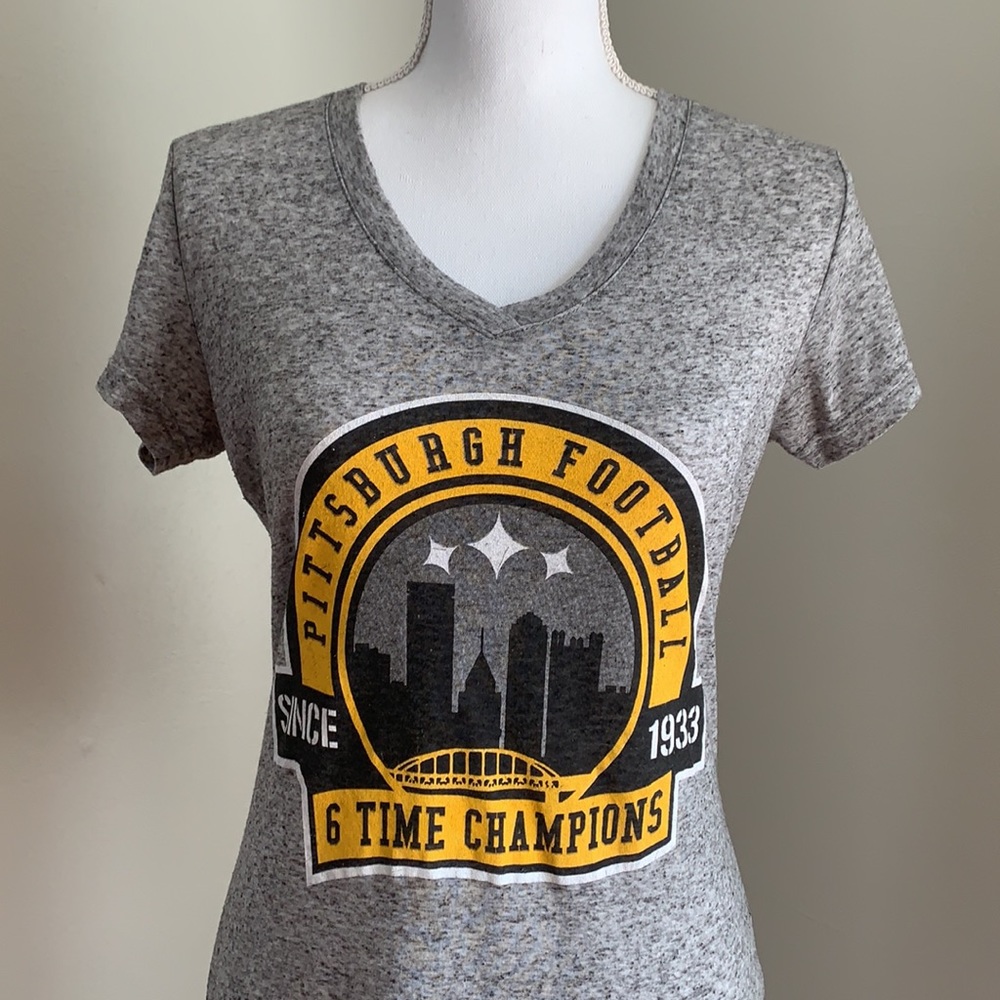 Pittsburgh Steelers Fitted Graphic V-neck Tee